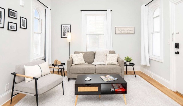 Jennifer's Stylish & Modern Broadway Getaway