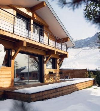 L'abri de Saint-Germain, between lake and mountains