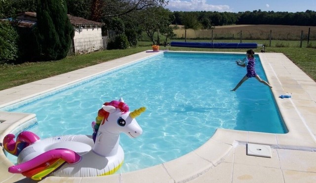 La Bigorre Farmhouse - family friendly, heated pool, 30 mins to gorgeous beaches