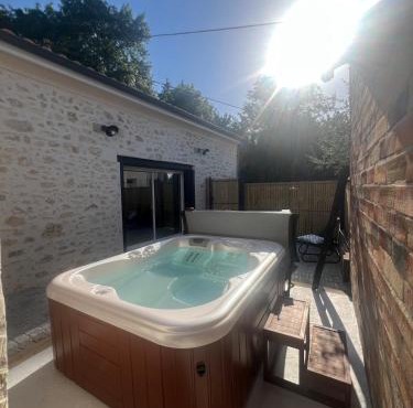 La Petite Forge, air conditioning, Jacuzzi & Médoc vineyards