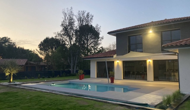 La Villa des Pins 150 m2 at 5 min from the beach with 3 bedrooms and 8 beds