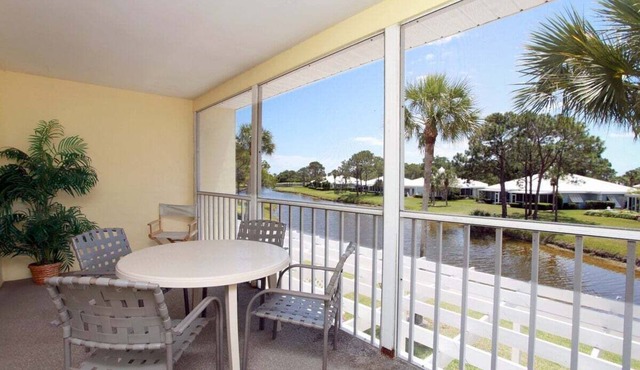 Lagoon front 2/2 condo - Overlooking the golf course - Approach Shot