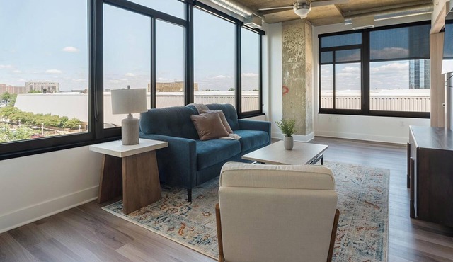 Landing | Chic 2BD, Gym, Game Room