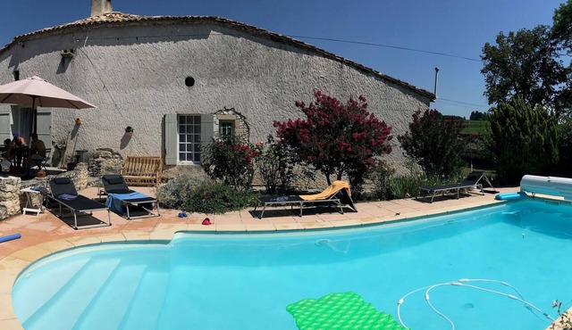 Large, comfortable country house with swimming pool near Les Vigiers golf course