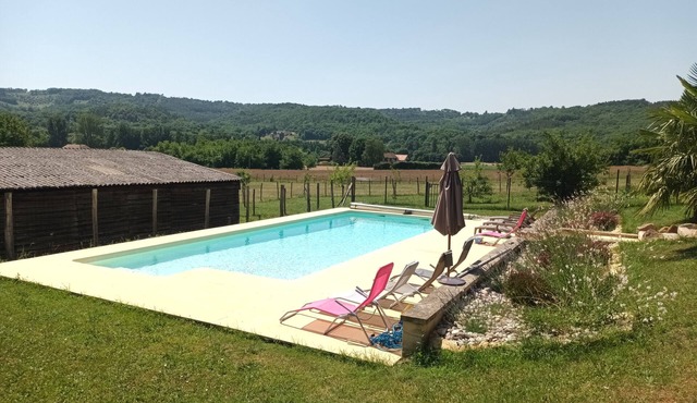 Le Séchoir des acacias, 110m2 "L'Orée du Bois" gîte with heated pool.