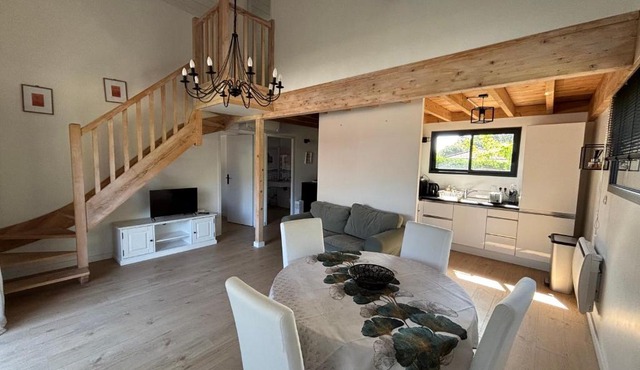 Les chalets du Médoc en bois aux accents de fuste canadienne avec piscine
