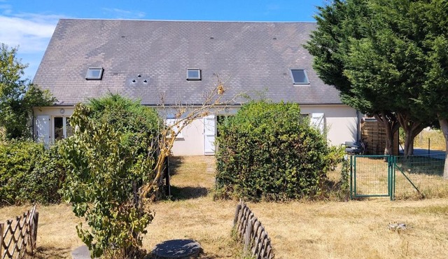 Logement complet avec chambre séparée et parking