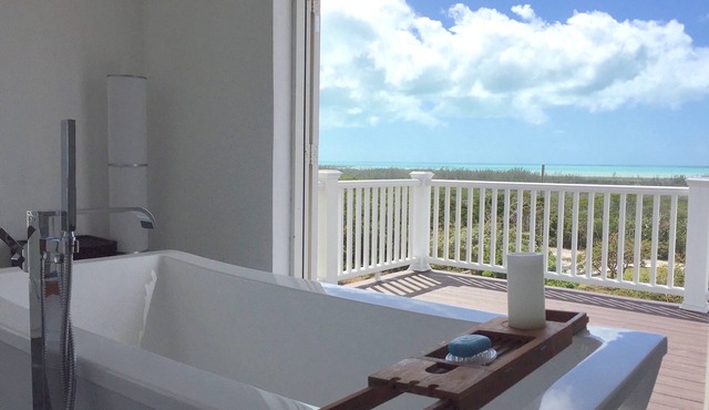 Luxurious & Spacious Estate, Sunset Ocean Views