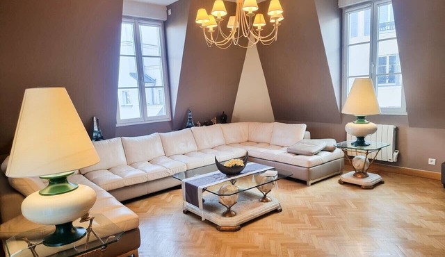 Luxury 3 bedroom apartment in the city center