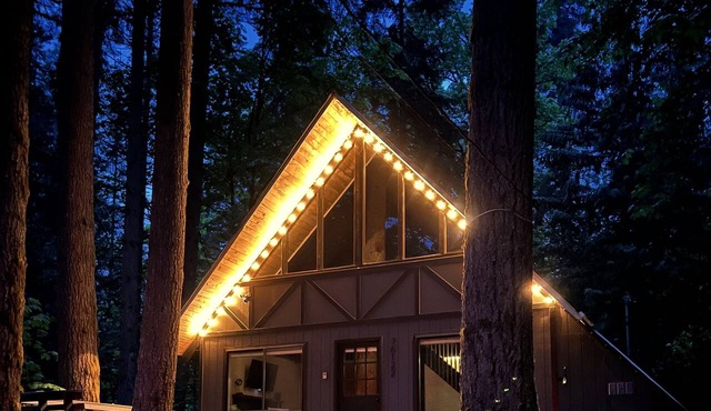 Luxury A-Frame with Hot Tub! 15 Mins to Stevens Pass - Misty Mt. Haus