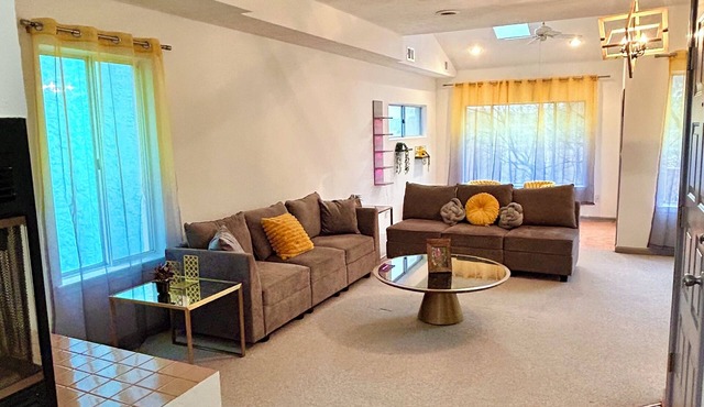Luxury by the Bay: 2-bedroom Beach House Hampton