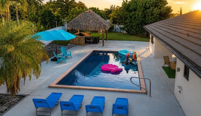 Luxury & Spacious/Large pool/BBQ/Game room/Pool