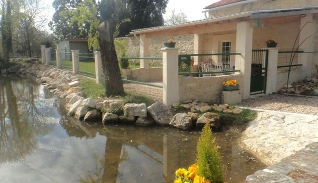 Maison Charentaise avec Cheminée, Jardin et Animaux acceptés - FR-1-653-221