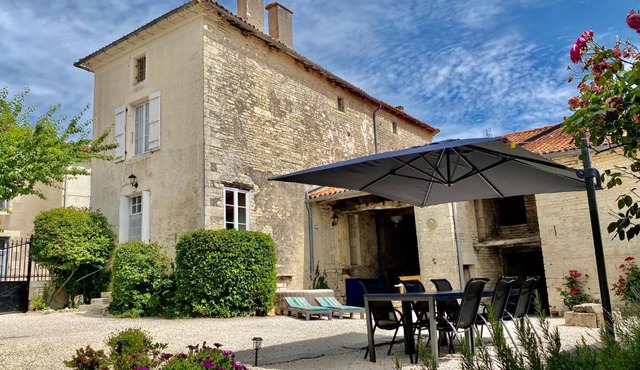 Maison Dix Tusson