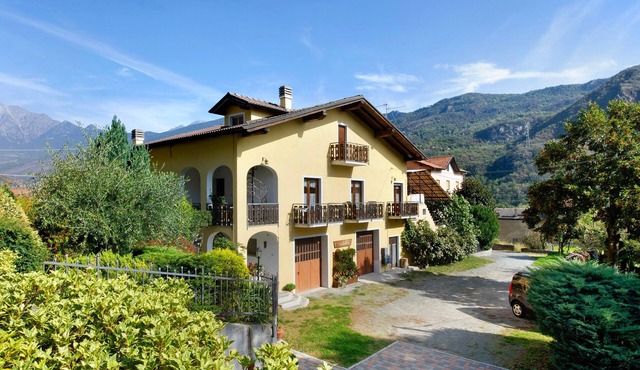 Maison Lorent Apartment with Mountain View, Balcony and Wi-Fi