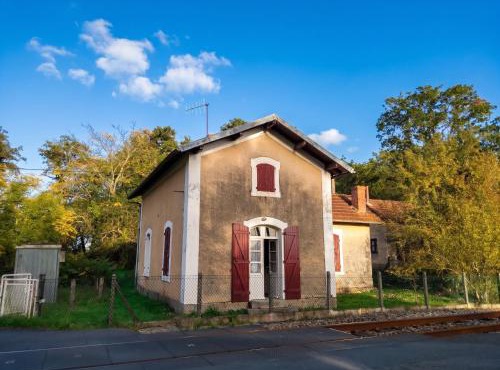 Maison spacieuse avec jardin à Lathus-Saint-Rémy, 160 m², barbecue