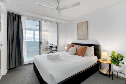 McLeod Nook - Poolside Studio by Waterfront & Market