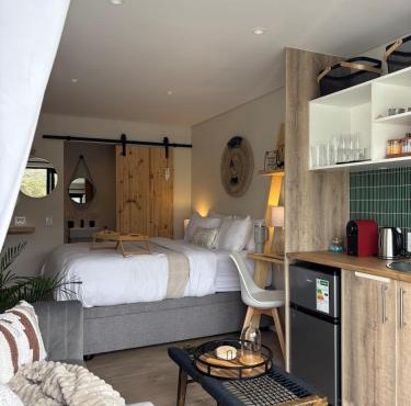 Modern Coastal Studio near Glencairn Beach