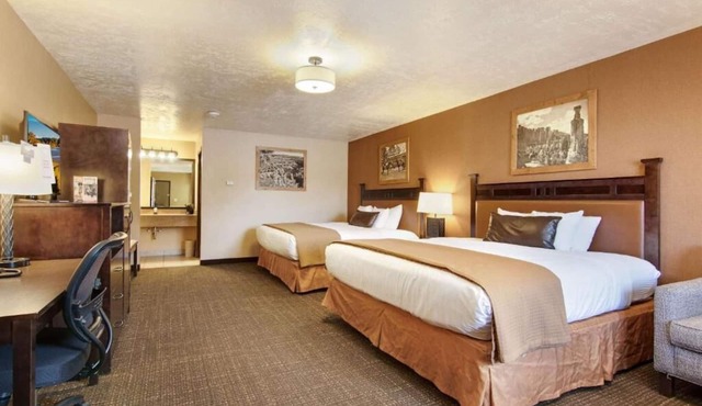 Modern Comfort in Nature's Embrace! Swimming Pool, Free Breakfast, Pets Allowed!