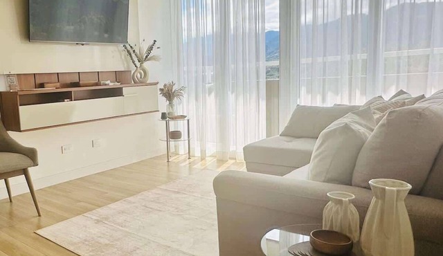 Mountain View Condo Near Airport, Fast WiFi, Full A/C