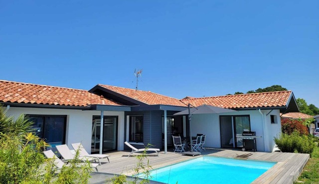 New villa Angresse with heated pool and jacuzzi