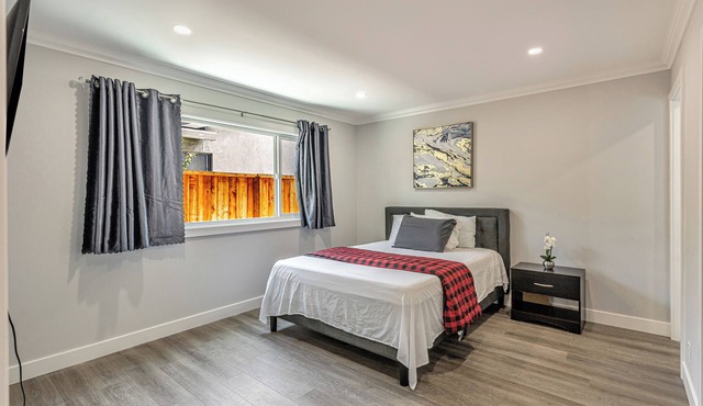 Newly Remodeled Spacious 5-bedroom house in SJ with FREE/WIFI/LAUNDRY/PARKINGS