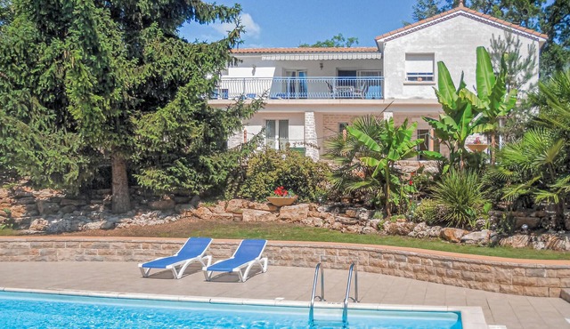 Nice home in Savignac les Eglises