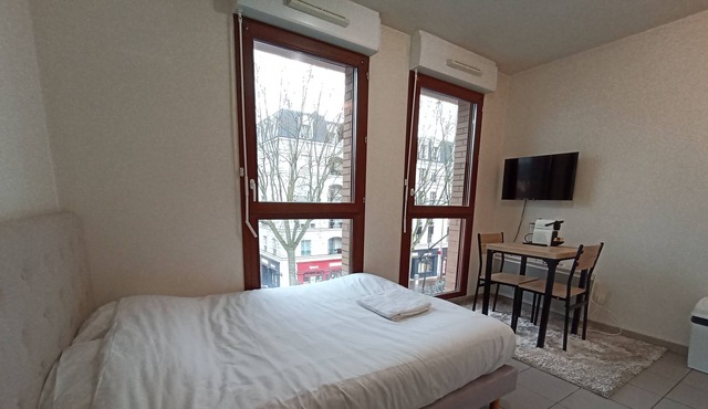 Nice studio, 5 min from versailles, 20 from Paris