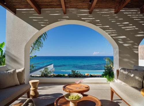 Oriana, Beachfront villa, few steps from the Ionian sea
