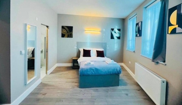 Paragraph Palmers Green | Standard Double Room