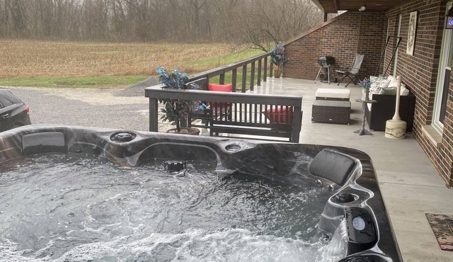 Peaceful getaway centrally located just min. from Madison and Belterra casino.