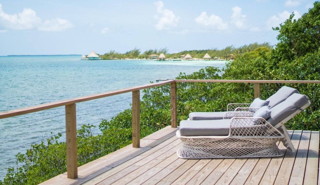 Penthouse Oceanfront Cabana w/Private Ocean-Facing Balcony & Amazing Views