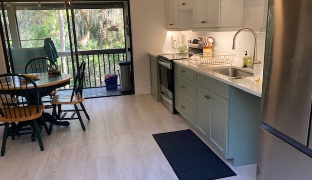 PIne Run, Osprey. Comfortable & convenient 2 BR condo, walk to Casey Key