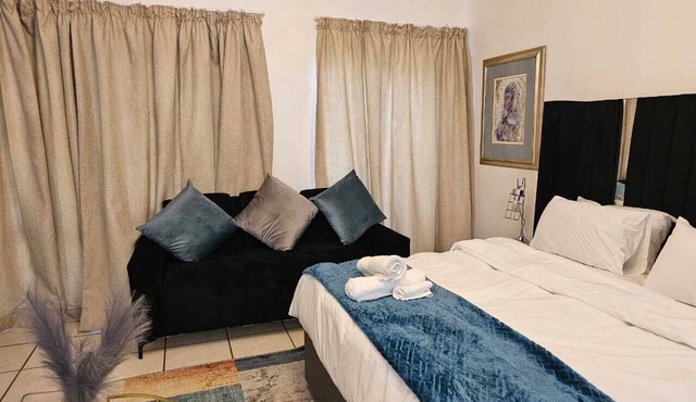 Premium Studio Apartment In The Fabulous Lonehill/fourways, Sandton With WiFi