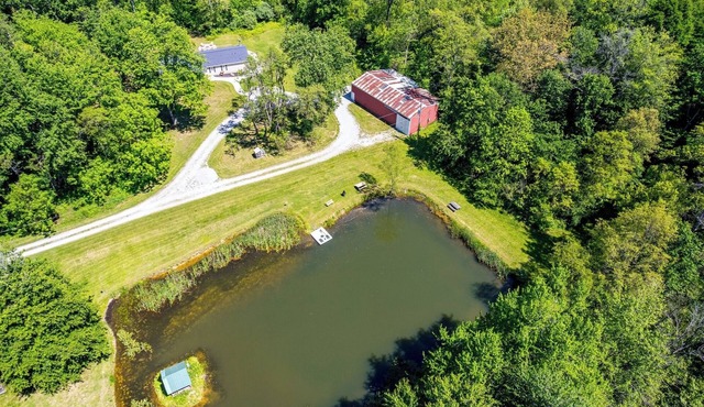 Private 20-Acre Luxury Getaway with Hot Tub & Pond