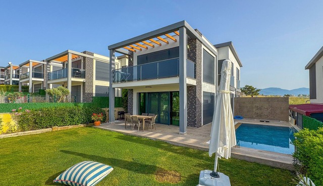 Private pool and garage