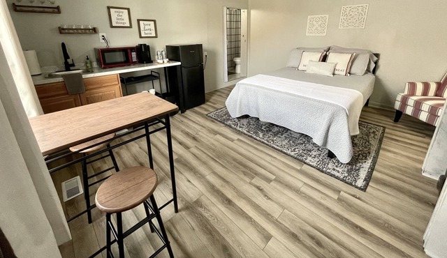 Private studio in the heart of Rising Sun skips from the Rising Sun Casino!