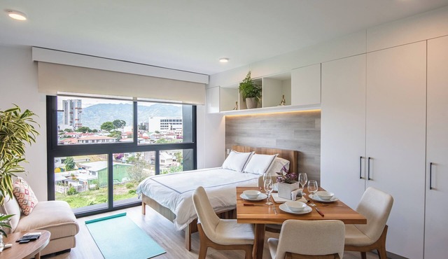 Queen Bed Yogui Studio apartment + Rooftop Hot Tub
