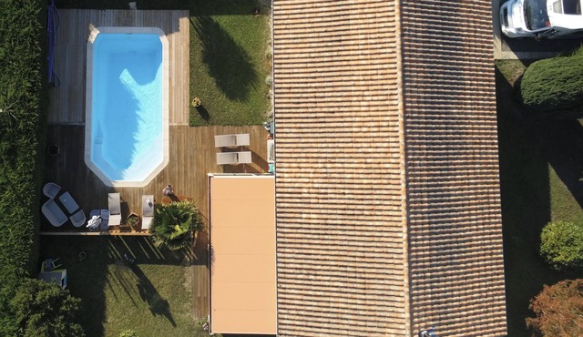Quiet villa between lake and ocean in Hourtin with pool and spa