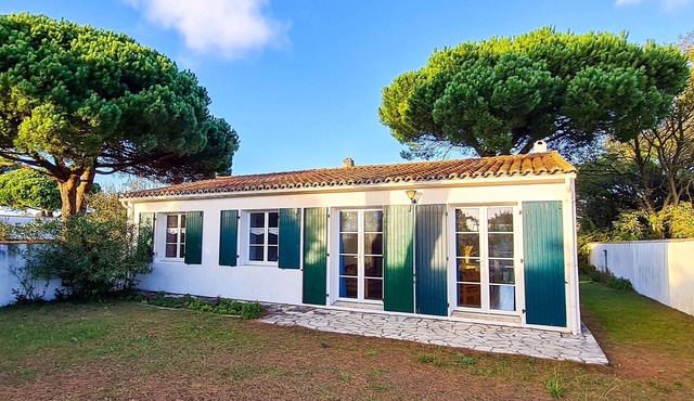 Quiet villa near the beach with garden and parking