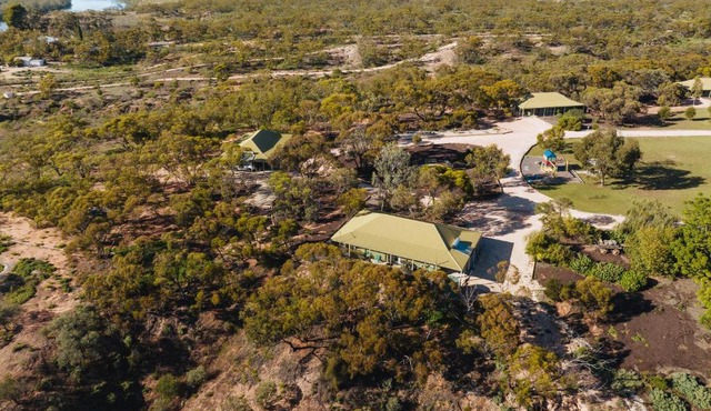 Riverbush Cottages