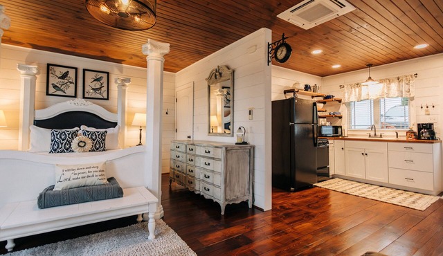 Romantic Golden Valley Cottage | View of Amish Countryside + Walk to Amish Eats