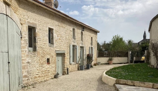 Rural 3 bed barn conversion with swimming pool