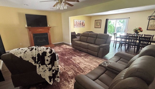 Rusty’s Escape. 4-bedrooms, sleeps 8 newly renovated.