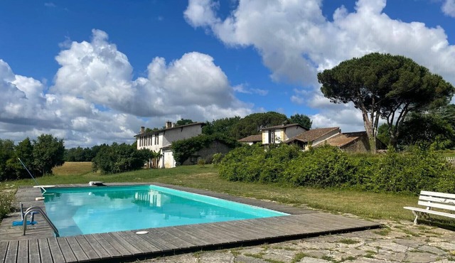 Sharecropper's house on large estate, near Bordeaux, 14 people