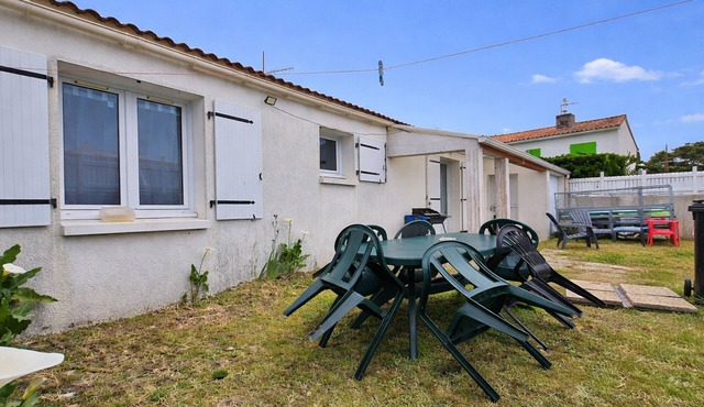 Single-Storey House 300m from Beach, 6 Pers.