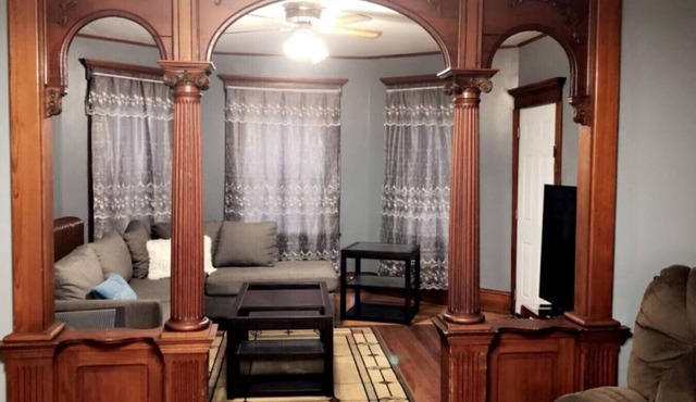 Spacious 3 bedroom 1st Floor closeby attractions