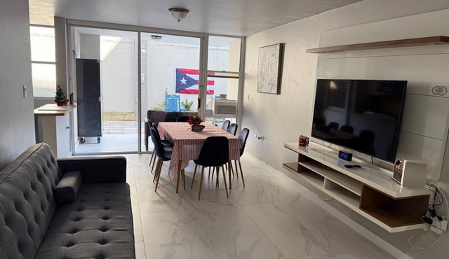 Spacious 3 R 2 B 2 Pks 2 pools gym basketball court 5 min from Airport and Beach