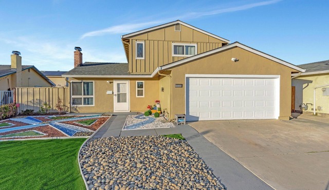 Spacious 4-bedroom house in enchanting San Jose with AC, WiFi, washer and dryers