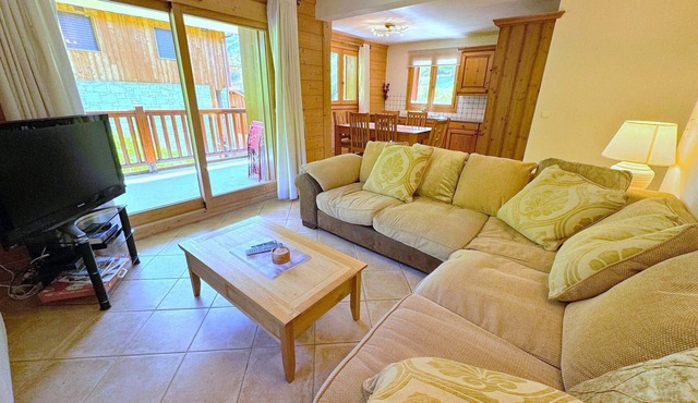 Spacious 4-Room Apartment with Ski Access, Balcony, and Stunning Views near Les Menuires